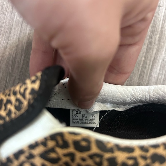 Size 10.5 kids cheetah print vans - Picture 7 of 7